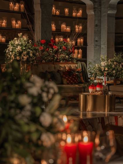 Lounge and Floral detail — Reception decor — Alila + Samode Jaipur